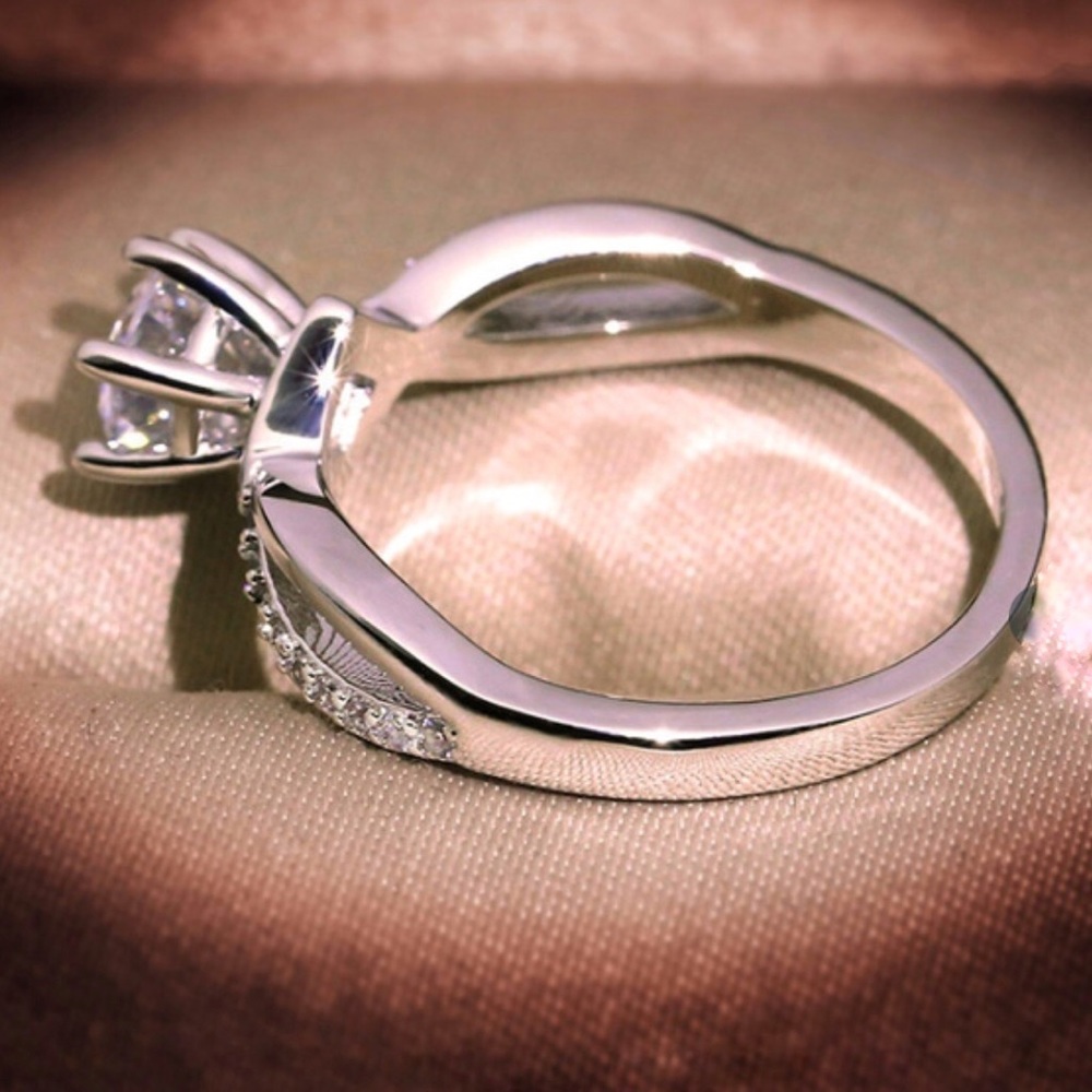 👩🏼‍🎤Elegant Engagement Ring - Picture 7 of 8